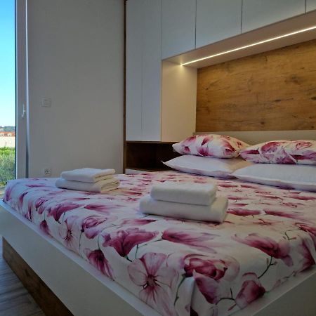 Apartman Marcelina 1 With Private Pool Trogir Extérieur photo