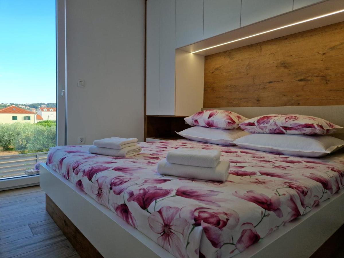 Apartman Marcelina 1 With Private Pool Trogir Extérieur photo